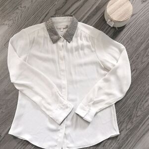 Banana Republic buttondown career blouse with silver /gold details size small.